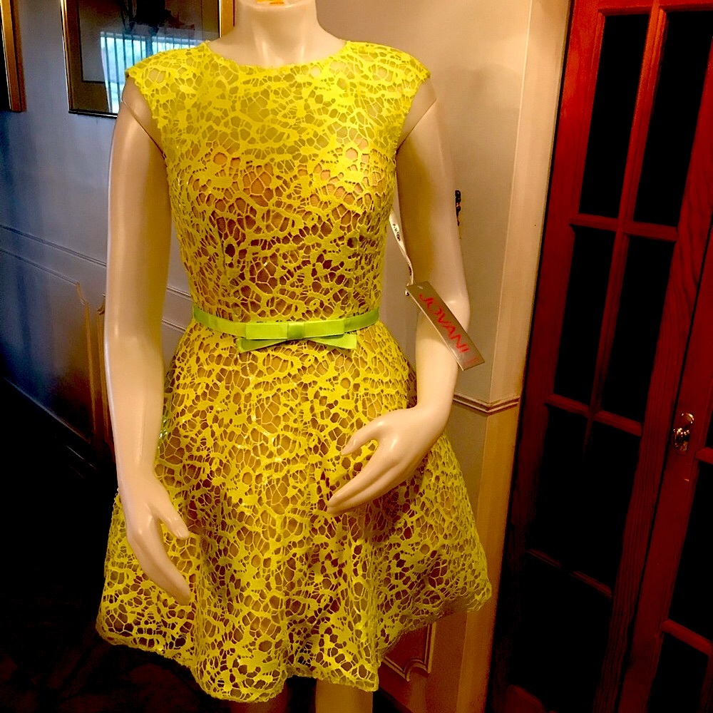 Women dress homecoming Jovani neon green size 8